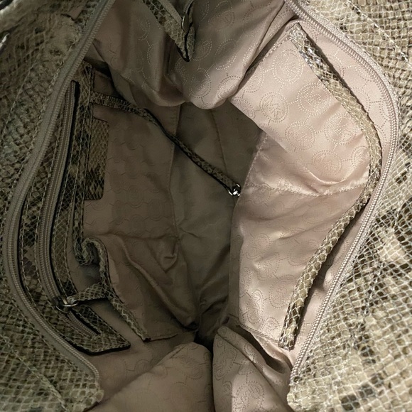 Gorgeous GLAMOROUS MK bag, almost new - Picture 9 of 10